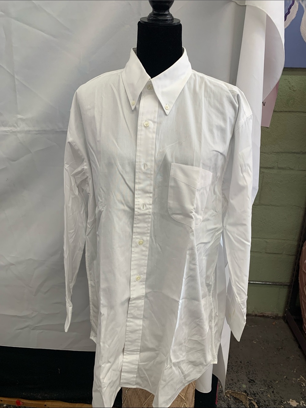 Men’s White Button-Front Dress Shirt with Pocket
